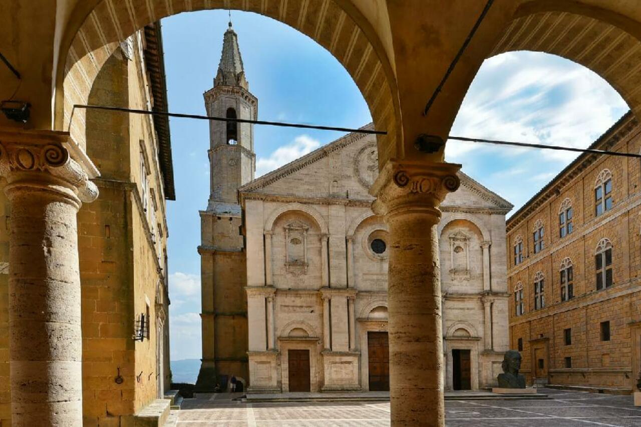 Montepulciano,  Pienza and Val d'Orcia tour 9